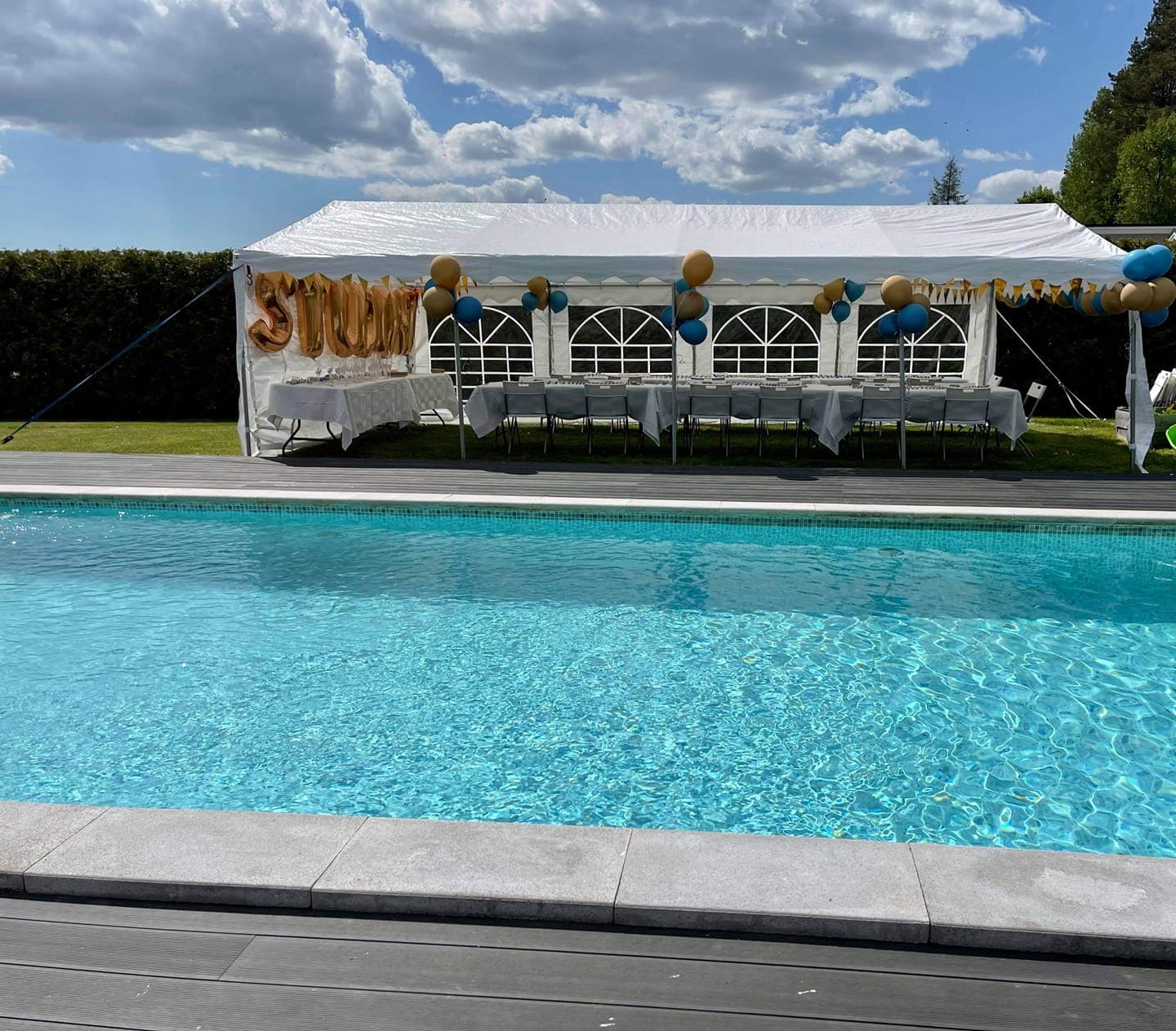 Partytält vid pool